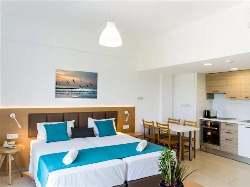 Helios 2 Lägenhet Paphos Exteriör bild