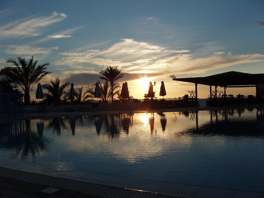 Helios 2 Lägenhet Paphos Exteriör bild